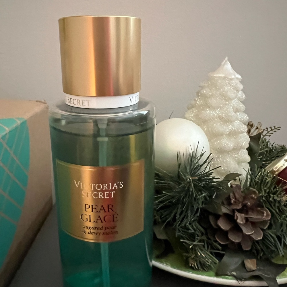 Victoria's Secret Mist - Crisp Yuzu Orchid, Pear Glace, Strawberries & Champagne - Picture 3 of 4